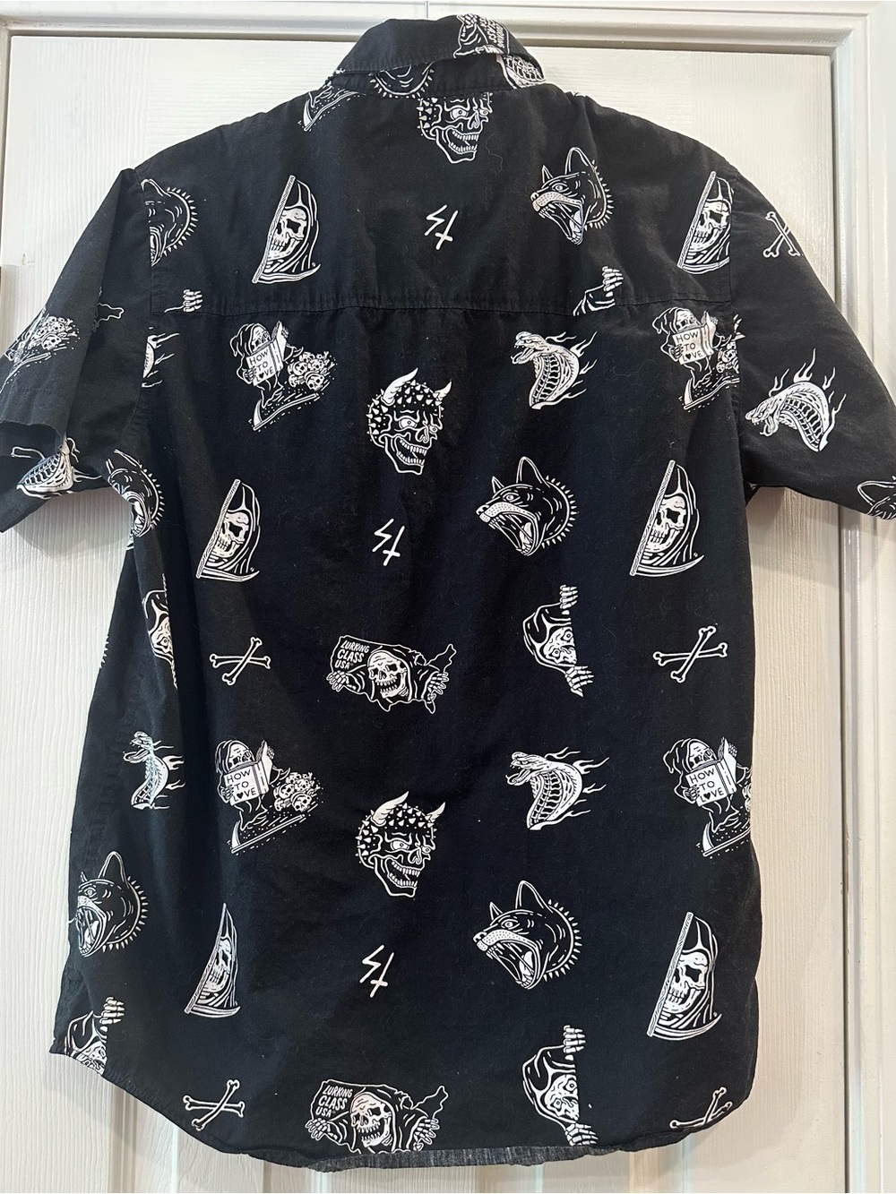 Lurking Class by Sketchy Tank button down collar shirt Black sz Medium